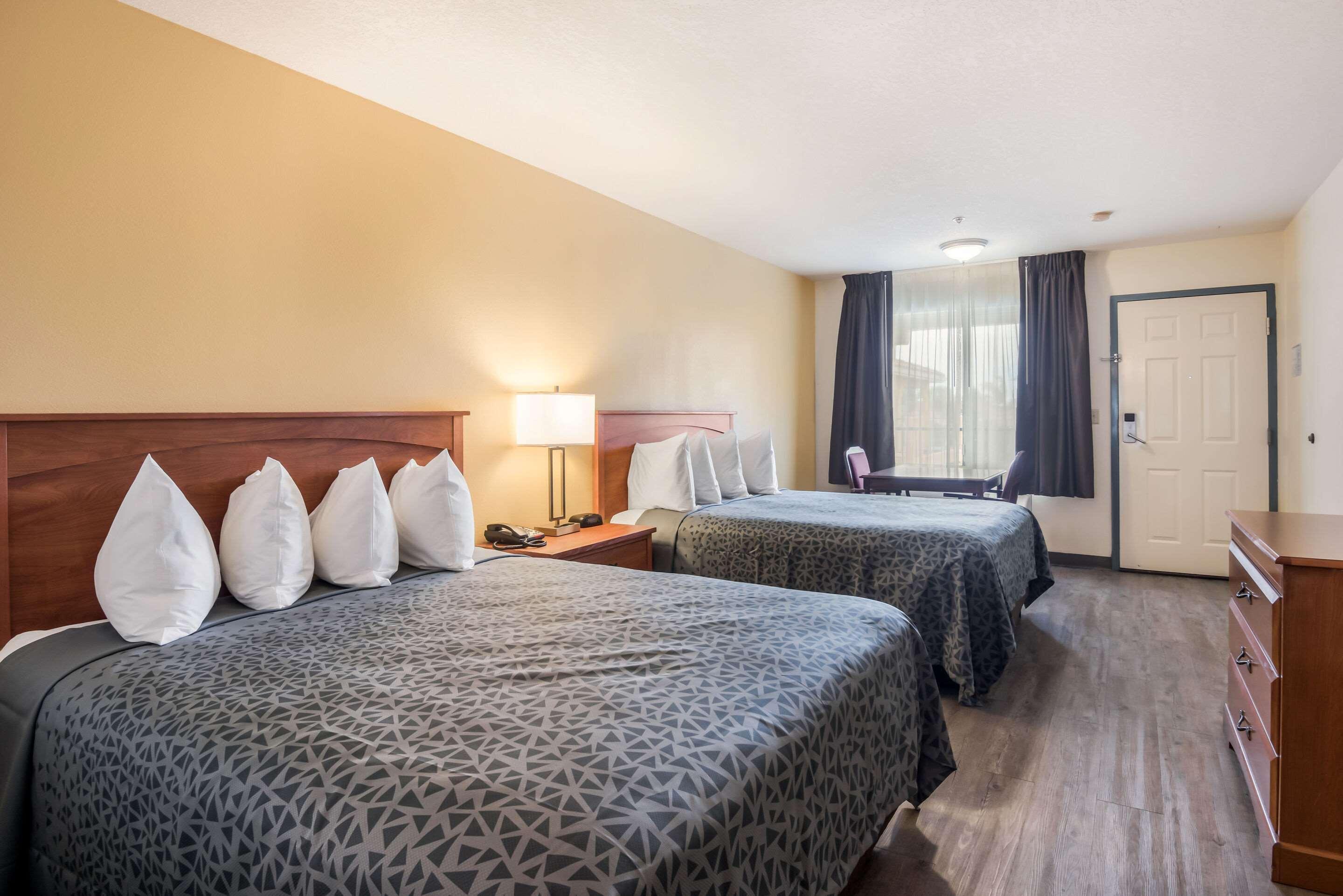 Econo Lodge Inn & Suites Lodi - Wine Country Area Extérieur photo