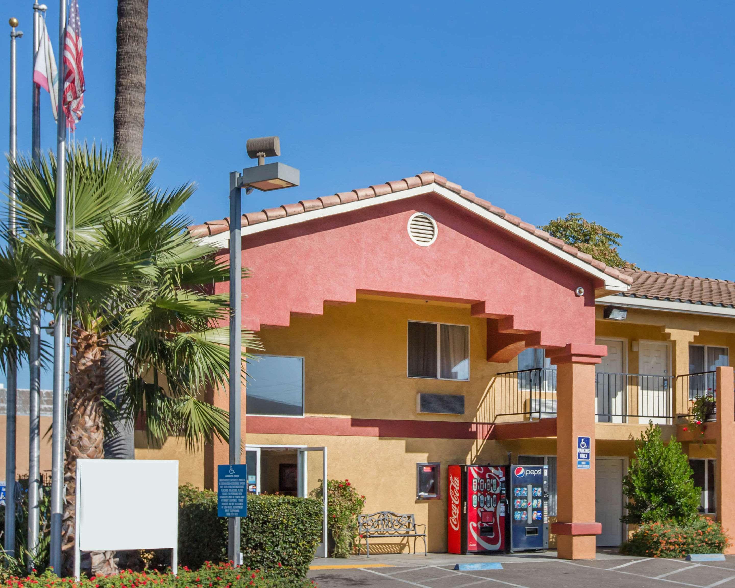 Econo Lodge Inn & Suites Lodi - Wine Country Area Extérieur photo