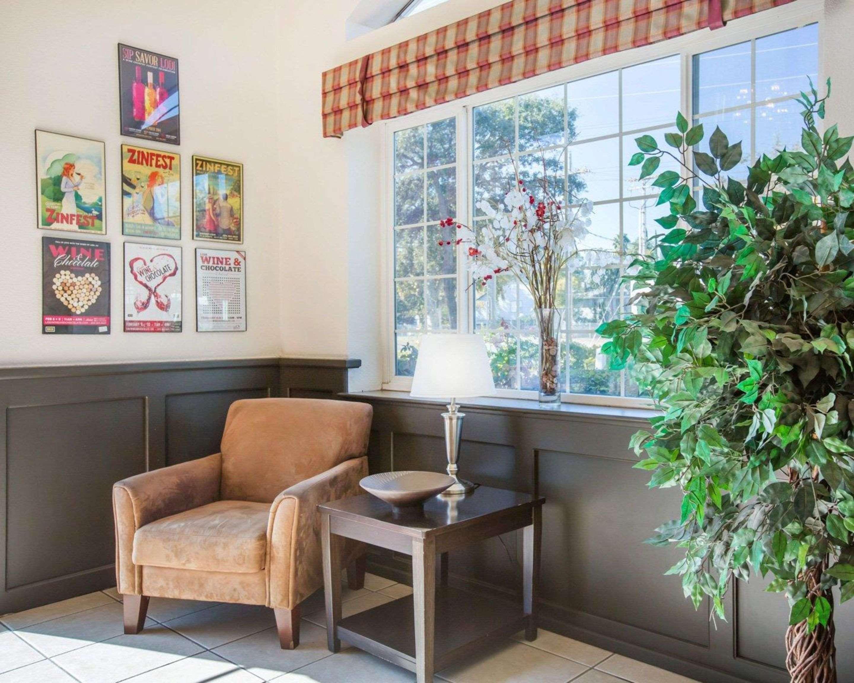 Econo Lodge Inn & Suites Lodi - Wine Country Area Extérieur photo