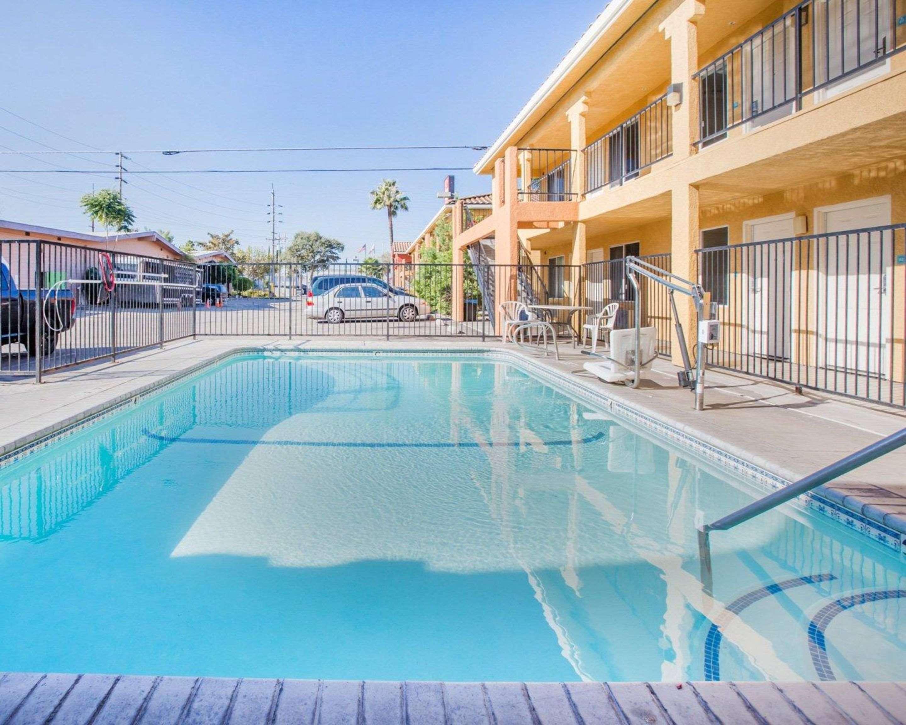 Econo Lodge Inn & Suites Lodi - Wine Country Area Extérieur photo