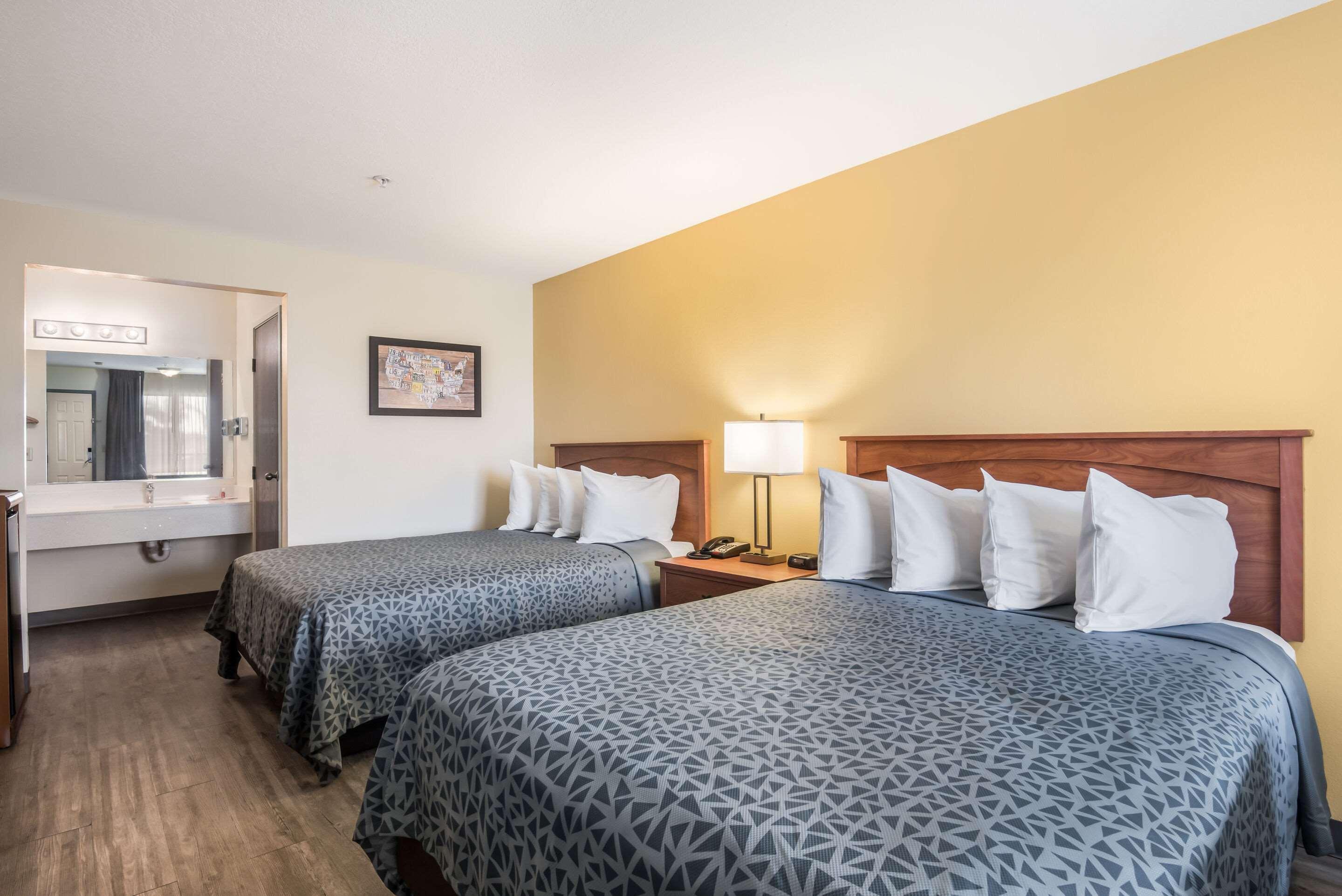 Econo Lodge Inn & Suites Lodi - Wine Country Area Extérieur photo