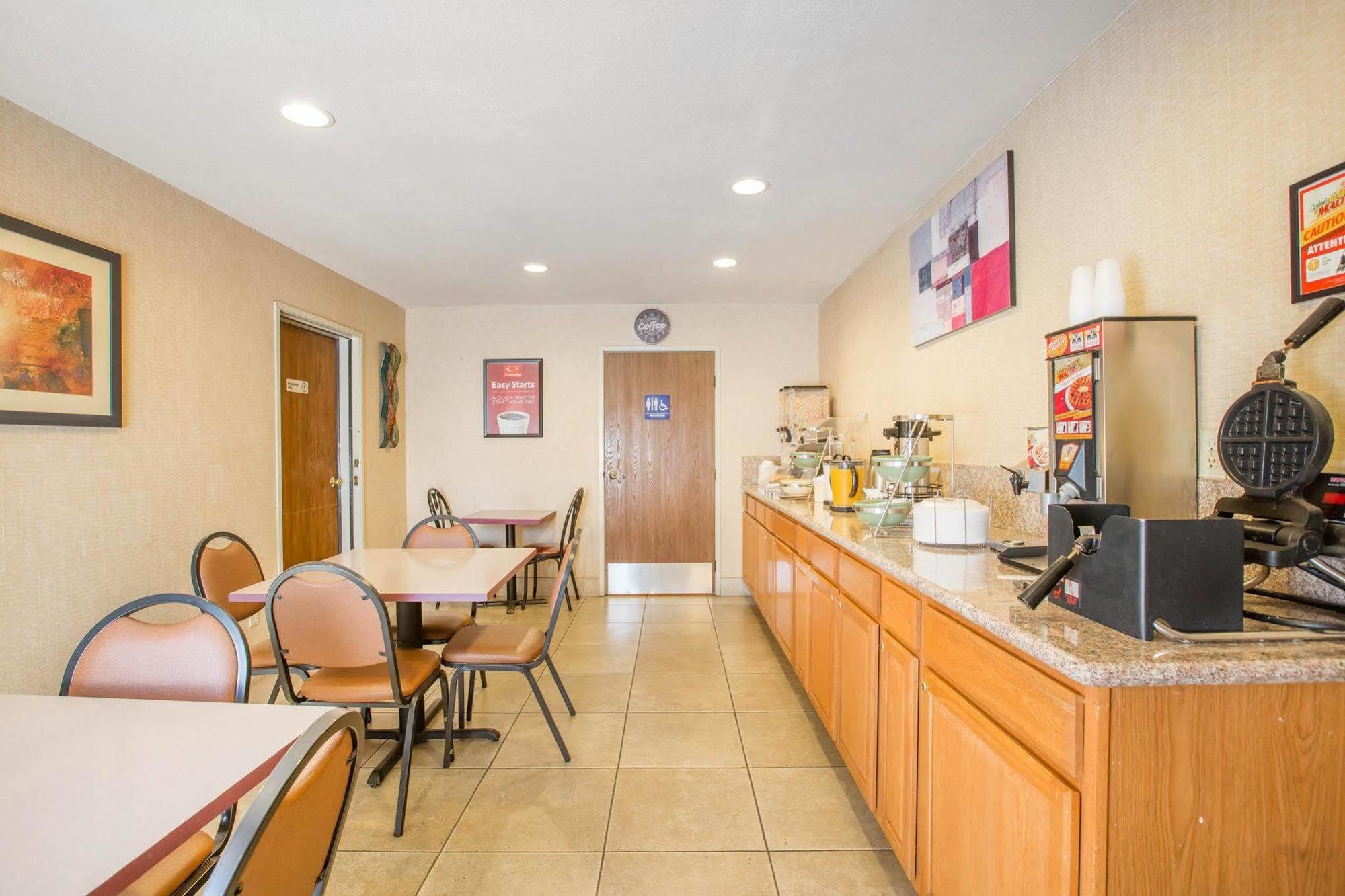 Econo Lodge Inn & Suites Lodi - Wine Country Area Extérieur photo