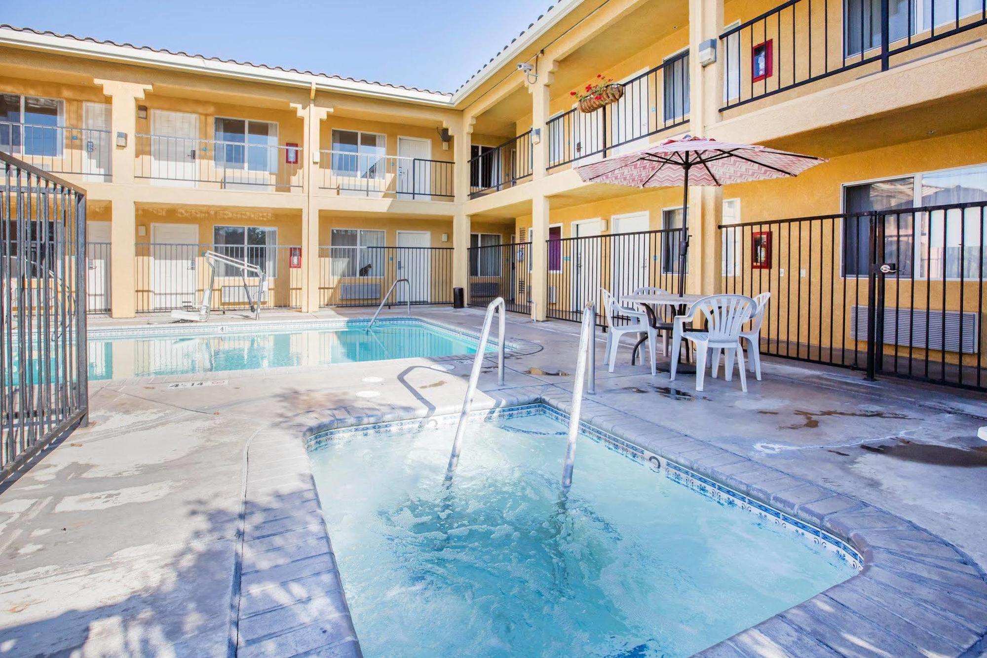 Econo Lodge Inn & Suites Lodi - Wine Country Area Extérieur photo