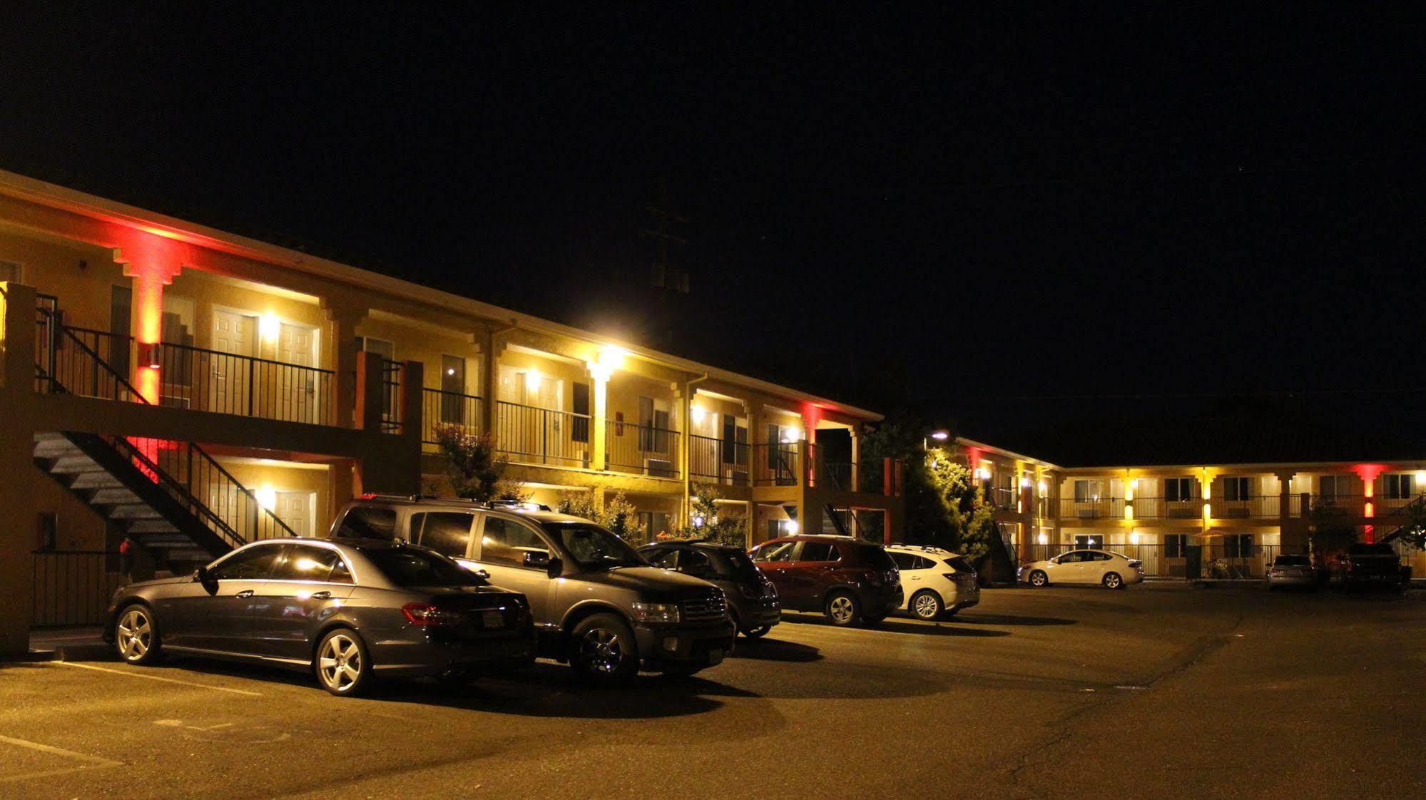 Econo Lodge Inn & Suites Lodi - Wine Country Area Extérieur photo