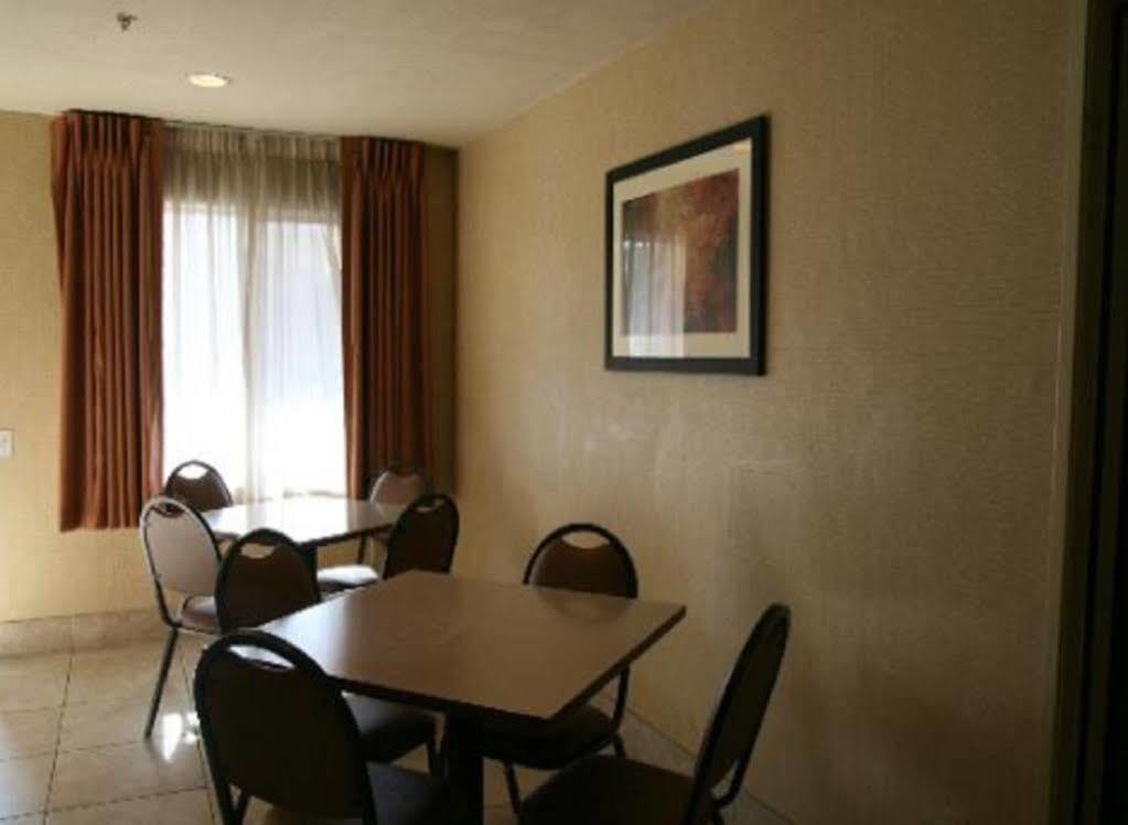 Econo Lodge Inn & Suites Lodi - Wine Country Area Extérieur photo